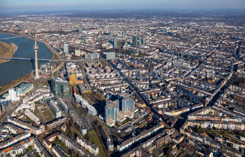 Aerial image Düsseldorf - City view on the river bank of the Rhine river in Duesseldorf in the state North Rhine-Westphalia, Germany