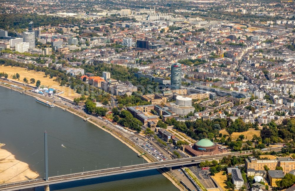 Aerial image Düsseldorf - City view on the river bank of the Rhine river in Duesseldorf in the state North Rhine-Westphalia, Germany