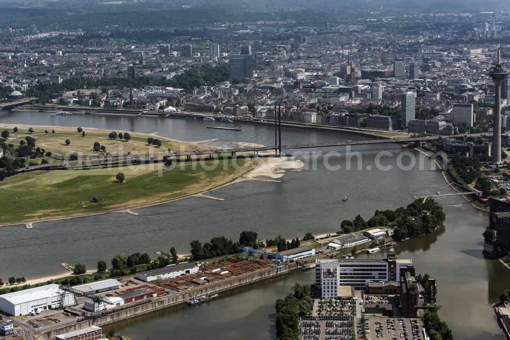 Düsseldorf from the bird's eye view: City view on the river bank of Rhein on Medienhafen in Duesseldorf in the state North Rhine-Westphalia, Germany