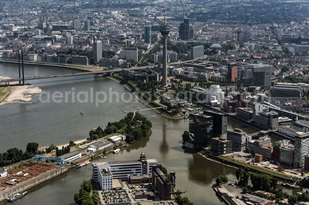 Aerial image Düsseldorf - City view on the river bank of Rhein on Medienhafen in Duesseldorf in the state North Rhine-Westphalia, Germany