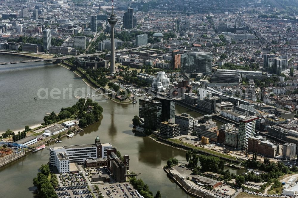 Aerial photograph Düsseldorf - City view on the river bank of Rhein on Medienhafen in Duesseldorf in the state North Rhine-Westphalia, Germany