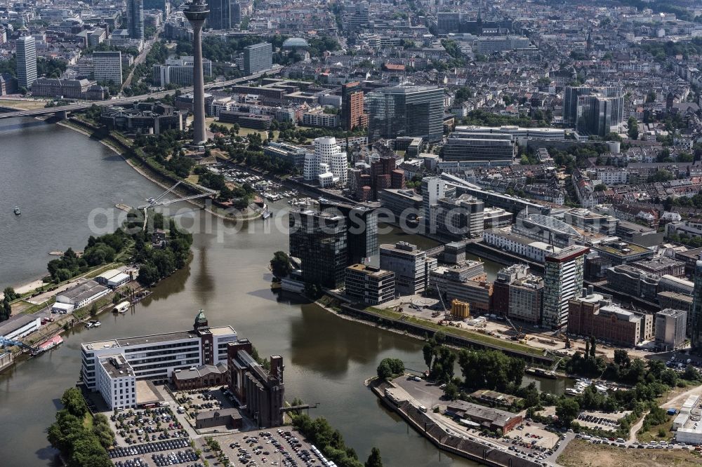 Düsseldorf from the bird's eye view: City view on the river bank of Rhein on Medienhafen in Duesseldorf in the state North Rhine-Westphalia, Germany