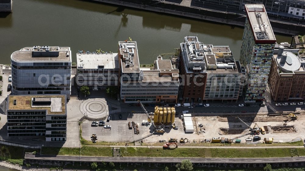 Aerial image Düsseldorf - City view on the river bank of Rhein on Medienhafen in Duesseldorf in the state North Rhine-Westphalia, Germany