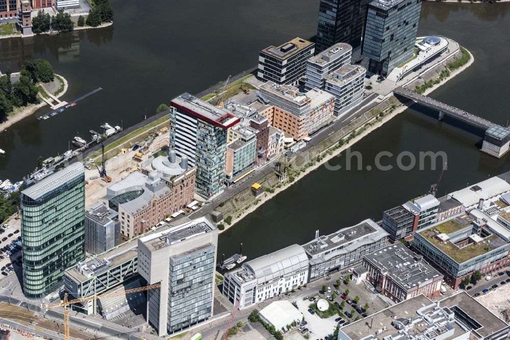 Aerial photograph Düsseldorf - City view on the river bank of Rhein on Medienhafen in Duesseldorf in the state North Rhine-Westphalia, Germany