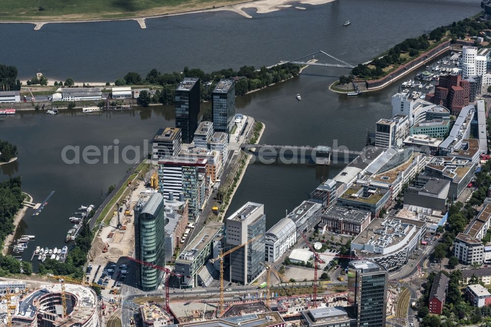 Aerial photograph Düsseldorf - City view on the river bank of Rhein on Medienhafen in Duesseldorf in the state North Rhine-Westphalia, Germany