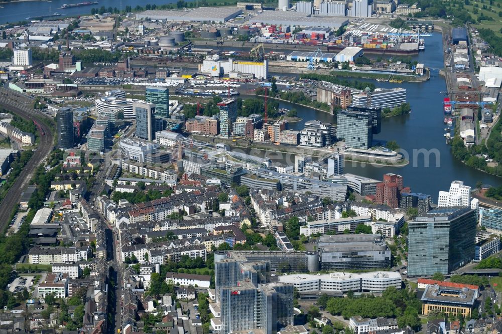 Aerial photograph Düsseldorf - City view on the river bank of Rhein on Medienhafen in Duesseldorf in the state North Rhine-Westphalia, Germany