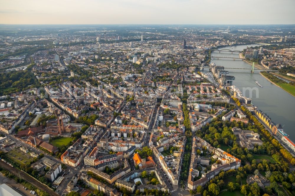 Aerial photograph Köln - City view on the river bank of the Rhine river in the district Innenstadt in Cologne in the state North Rhine-Westphalia, Germany