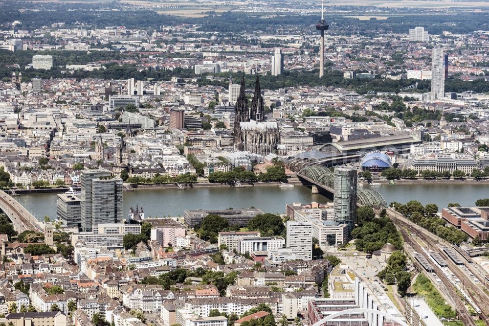 Köln from above - City view on the river bank of the Rhine river in the district Innenstadt in Cologne in the state North Rhine-Westphalia, Germany