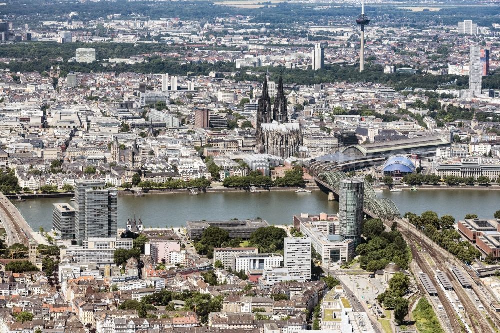 Köln from above - City view on the river bank of the Rhine river in the district Innenstadt in Cologne in the state North Rhine-Westphalia, Germany