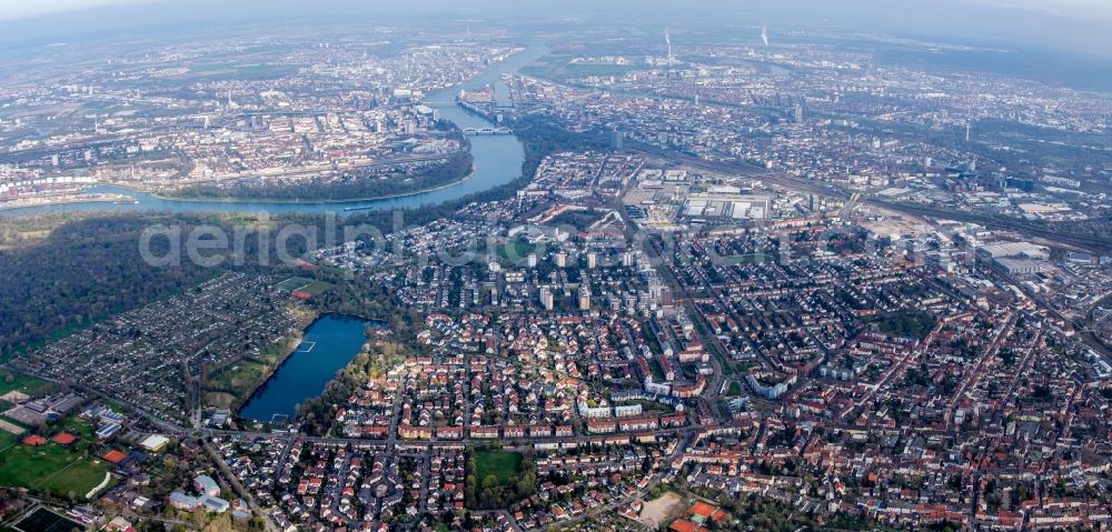 Aerial photograph Mannheim - City view on the river bank of Rhein between Ludwigshafen and the district Lindenhof in Mannheim in the state Baden-Wuerttemberg, Germany