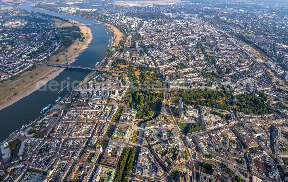 Aerial image Düsseldorf - City view on the river bank of the Rhine river in the district Stadtmitte in Duesseldorf in the state North Rhine-Westphalia, Germany