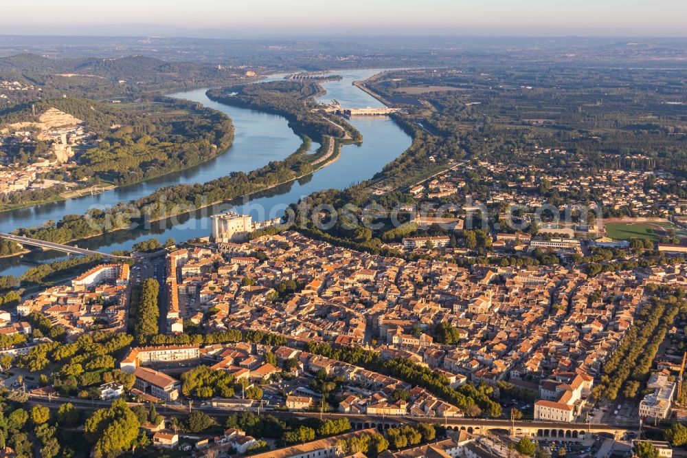 Aerial photograph Tarascon - City view on the river bank of the river Rhone with castle Chateau de Tarascon in Tarascon in Provence-Alpes-Cote d'Azur, France