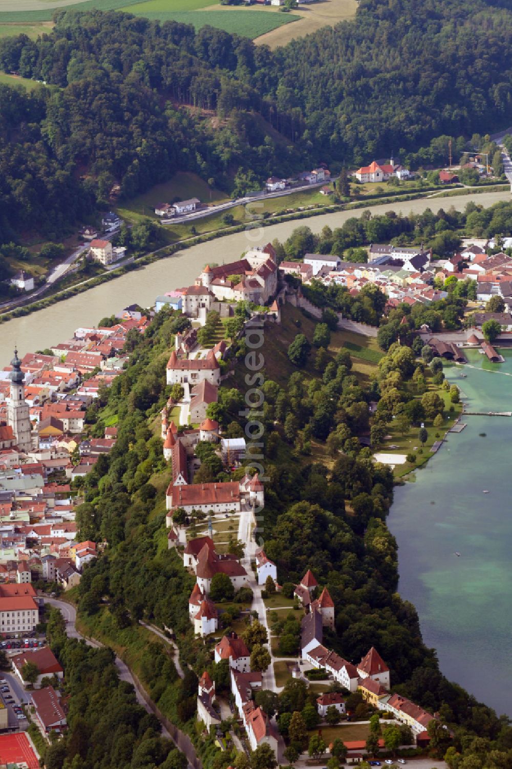 Aerial photograph Burghausen - City view on the river bank of Salzach in Burghausen in the state Bavaria, Germany