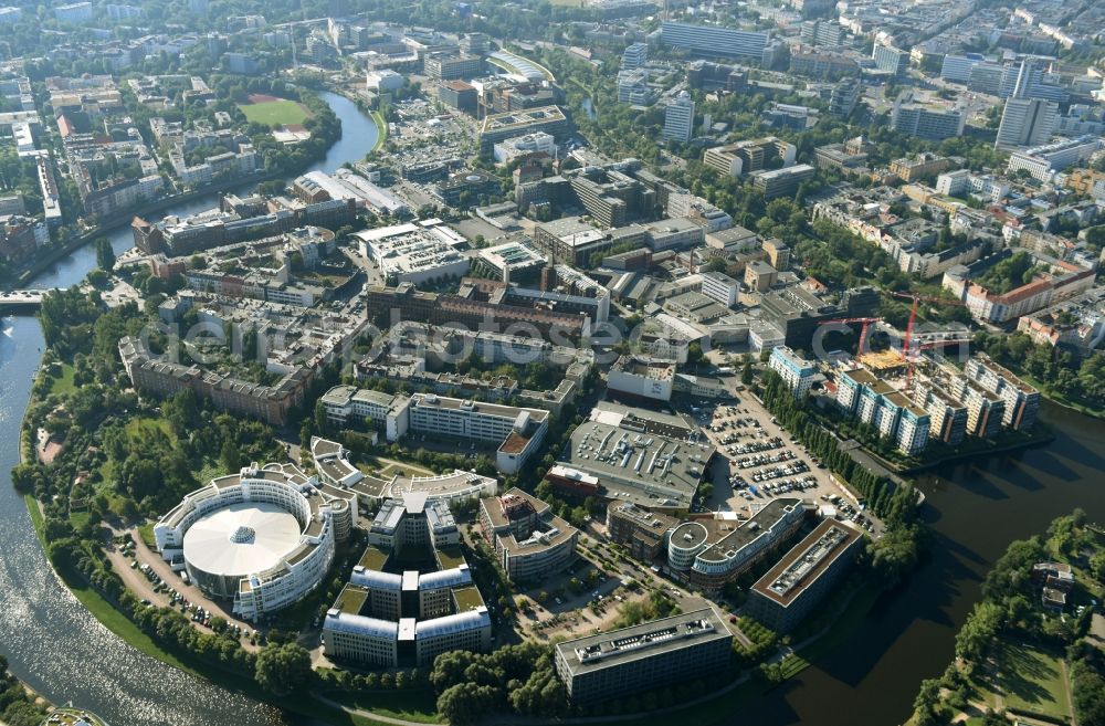 Aerial image Berlin - City view on the river bank of Spree and Blick auf das produktionstechnische Zentrum of Technischen Universitaet Berlin in the district Charlottenburg-Wilmersdorf in Berlin, Germany