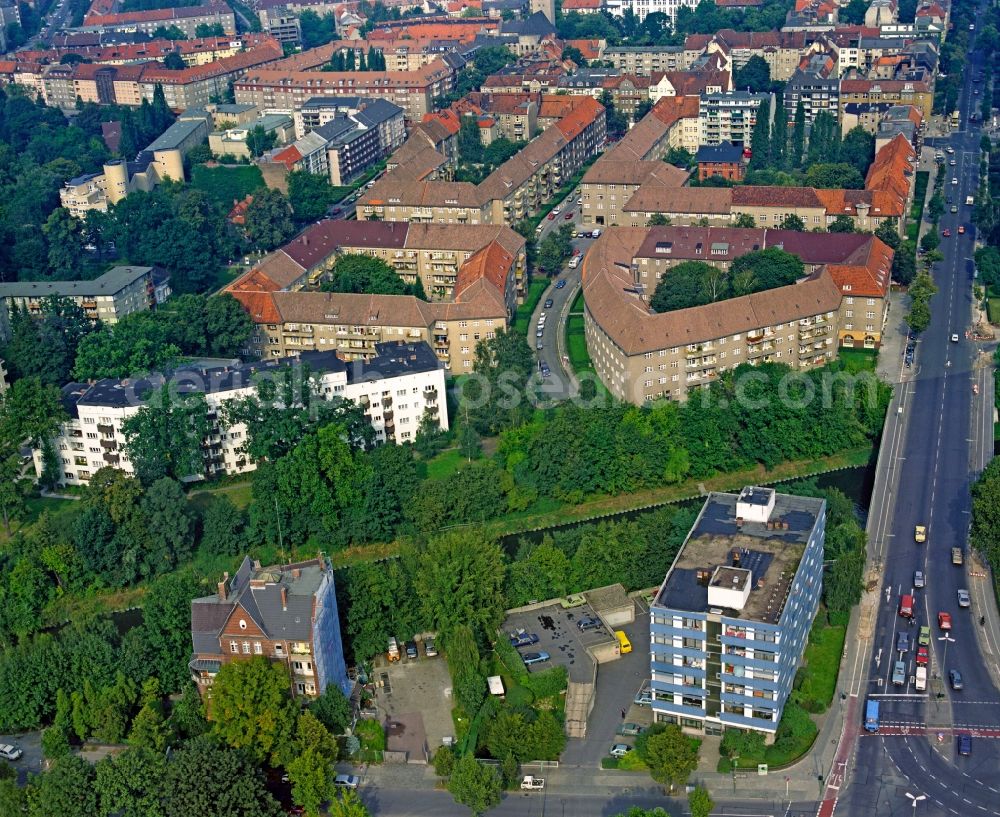 Berlin from the bird's eye view: City view on the river bank of Teltowkanal on Siemensstrasse - Borstellstrasse in the district Steglitz in Berlin, Germany