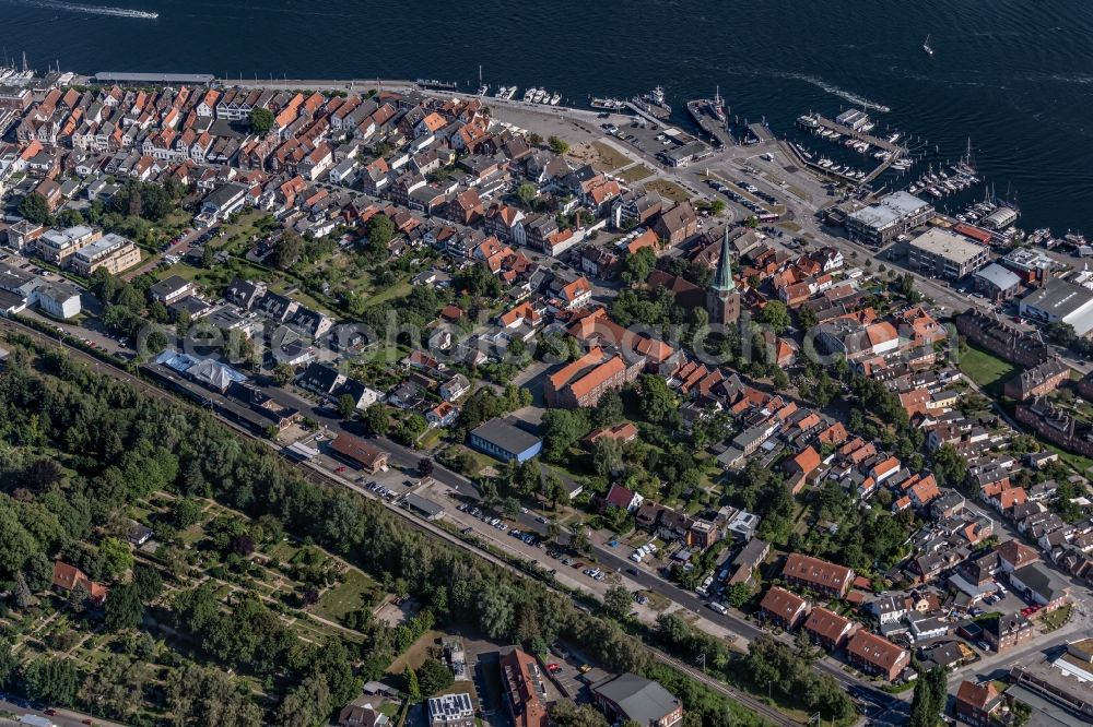 Aerial photograph Travemünde - City view on the river bank of Trave in Travemuende in the state Schleswig-Holstein, Germany