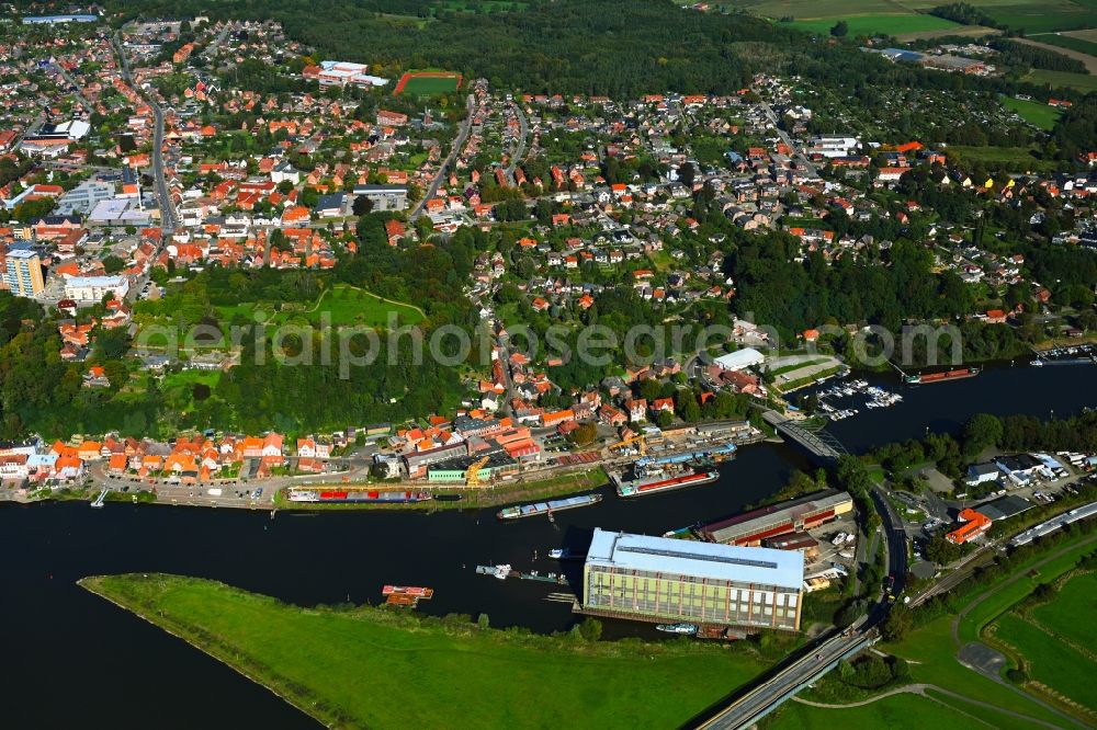 Aerial image Lauenburg/Elbe - City view on the river bank on the banks of the Elbe in Lauenburg/Elbe in the state Schleswig-Holstein, Germany