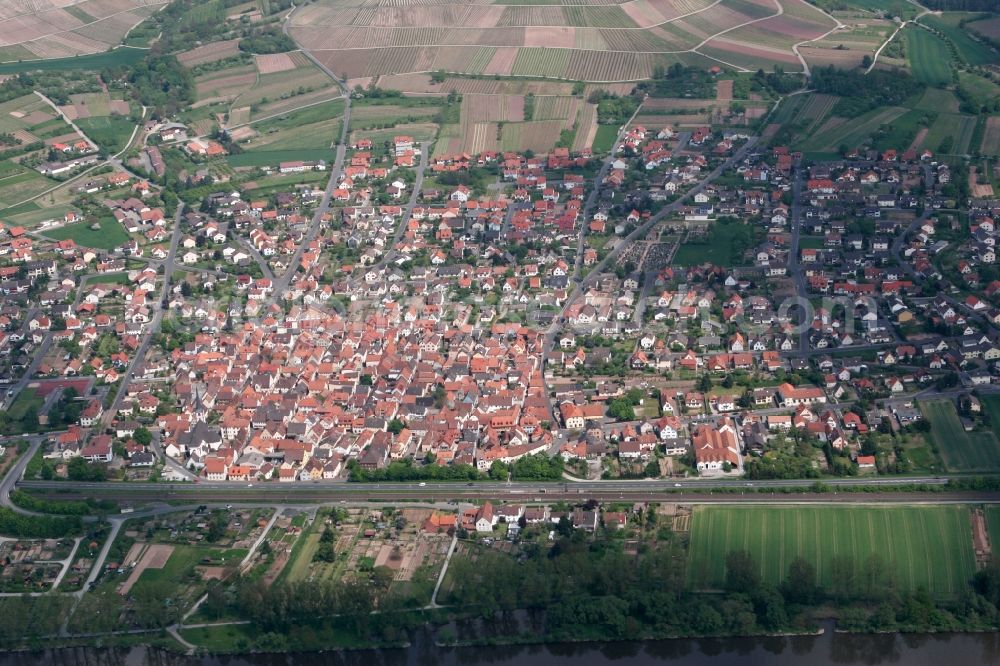 Thüngersheim from above - City view on the river bank on the banks of the Main river in Thuengersheim in the state Bavaria, Germany