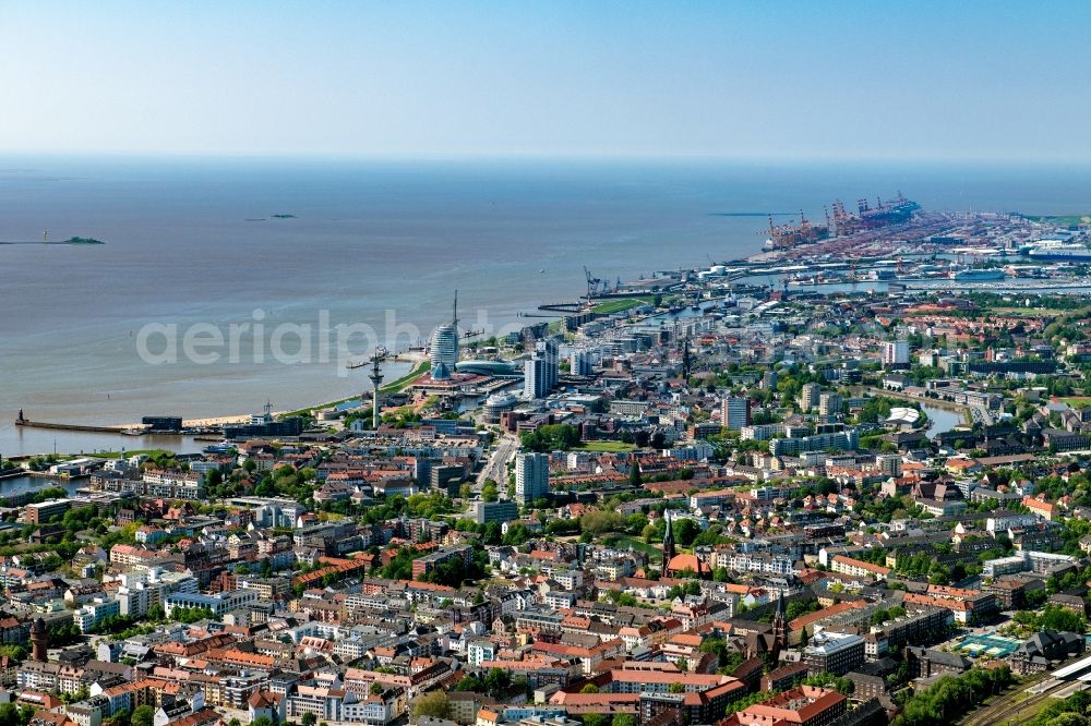 Aerial photograph Bremerhaven - City view on the river bank of the Weser river in Bremerhaven in the state Bremen, Germany