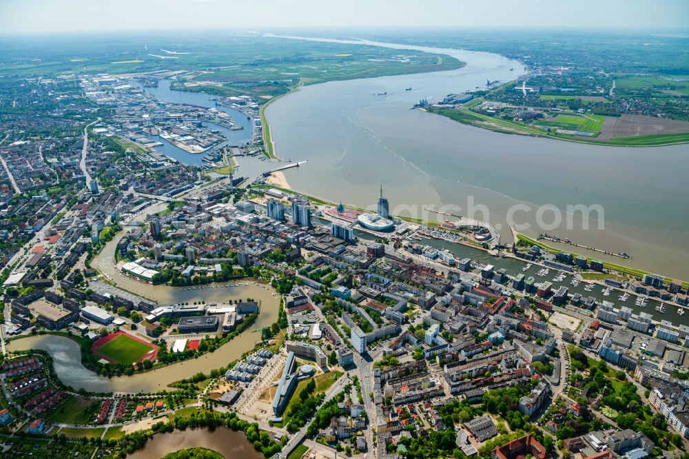 Aerial photograph Bremerhaven - City view on the river bank Weser in Bremerhaven in the state Bremen, Germany