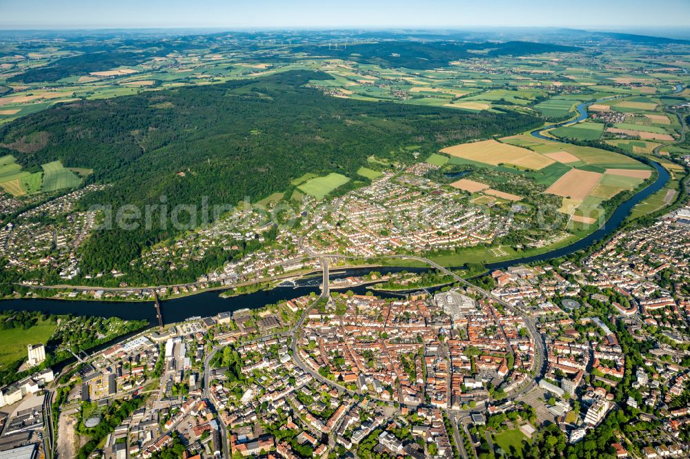 Aerial photograph Hameln - City view on the river bank of the Weser river in Hameln in the state Lower Saxony, Germany