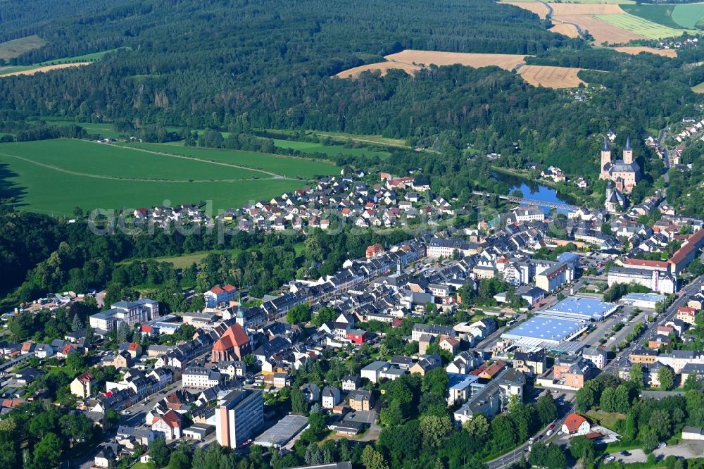 Rochlitz from the bird's eye view: City view on the river bank Zwickauer Mulde in the district Zassnitz in Rochlitz in the state Saxony, Germany