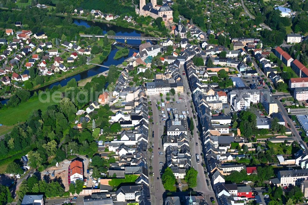 Rochlitz from the bird's eye view: City view on the river bank Zwickauer Mulde in the district Zassnitz in Rochlitz in the state Saxony, Germany