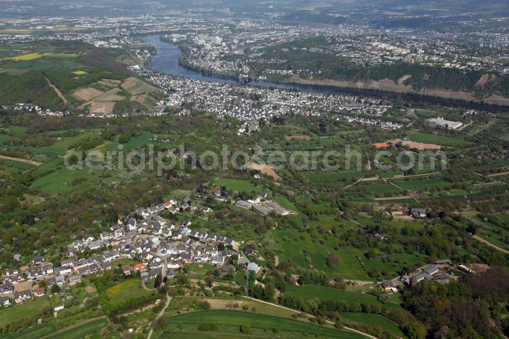 Koblenz OT Güls from the bird's eye view: Cityscape on the banks of the Rhine course of Koblenz-Güls in the state of Rhineland-Palatinate