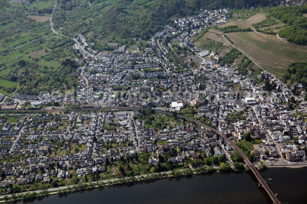 Koblenz OT Güls from above - Cityscape on the banks of the Rhine course of Koblenz-Güls in the state of Rhineland-Palatinate