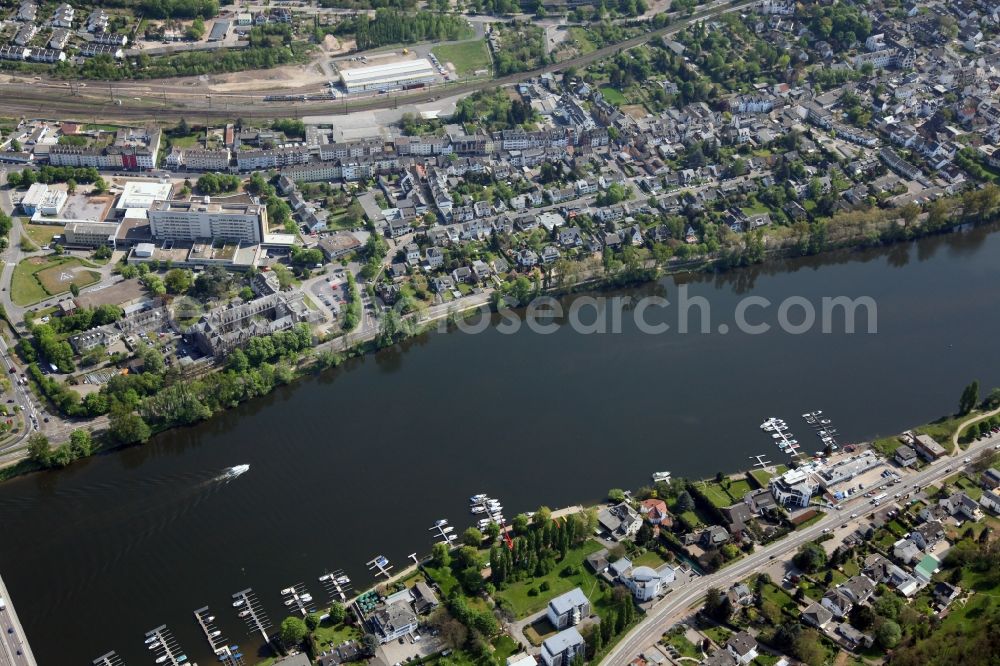 Koblenz OT Moselweiß from the bird's eye view: Cityscape on the banks of the Rhine course of Koblenz-Moselweiß in the state of Rhineland-Palatinate