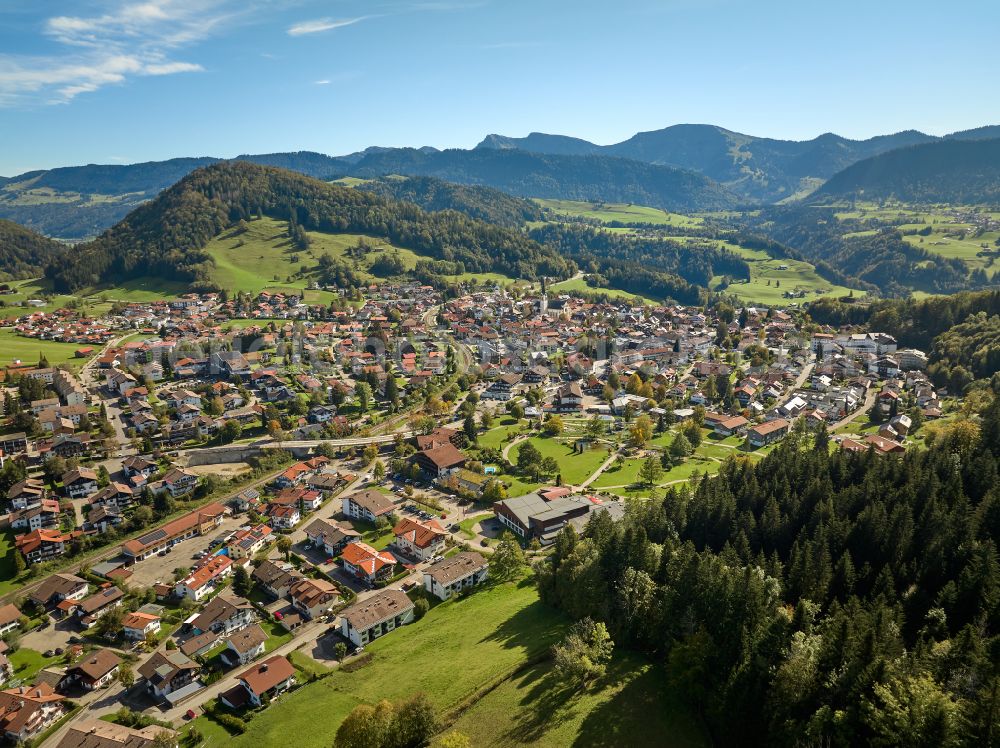 Aerial photograph Oberstaufen - City view of the inner city area in the valley surrounded by mountains in Oberstaufen Allgaeu in the state Bavaria, Germany