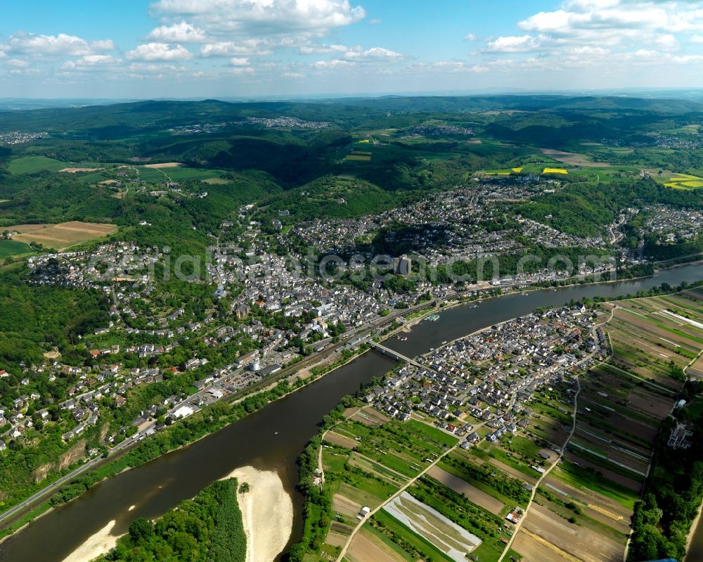 Aerial photograph Vallendar - Cityscape of Vallendar the river course of the Rhine in the State of Rhineland-Palatinate