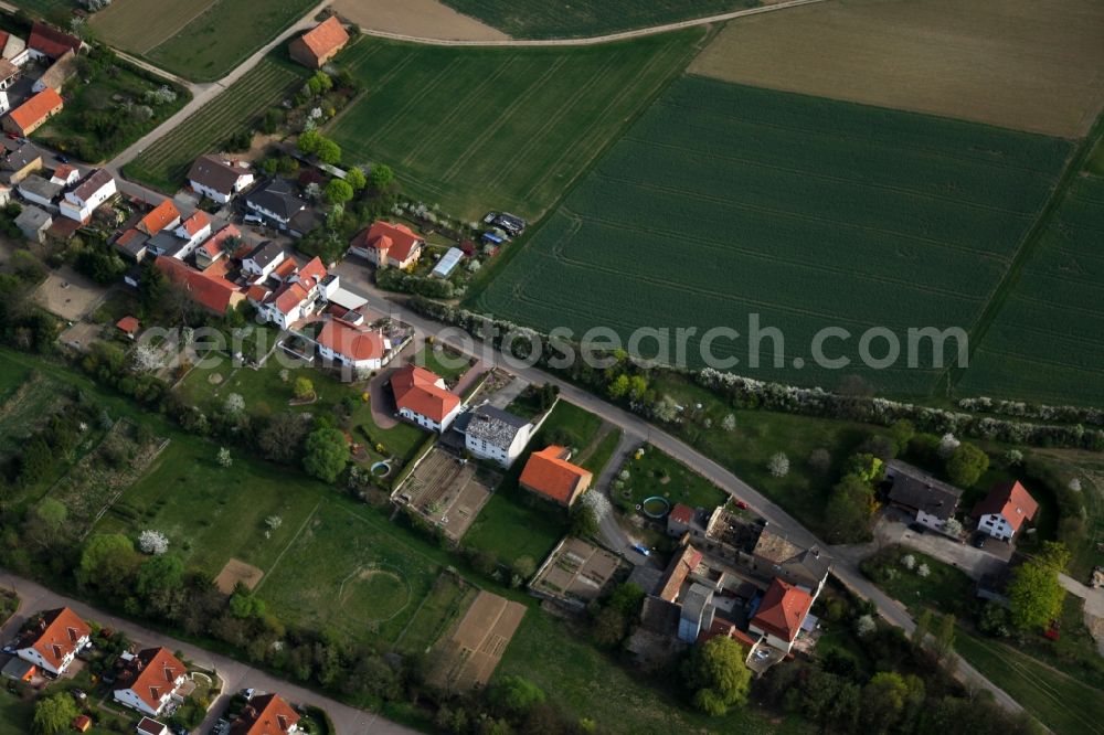 Wahlheim from the bird's eye view: City view of Wahlheim, a municipality in the district Alzey-Worms in Rhineland-Palatinate. The locality belongs to the municipality of Alzey-Land