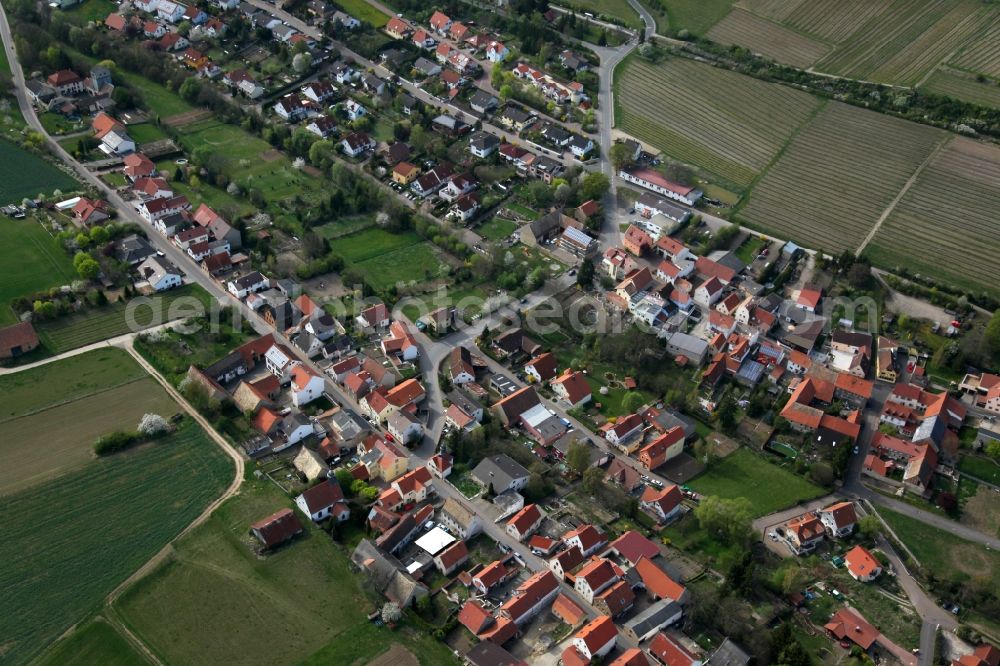 Wahlheim from the bird's eye view: City view of Wahlheim, a municipality in the district Alzey-Worms in Rhineland-Palatinate. The locality belongs to the municipality of Alzey-Land