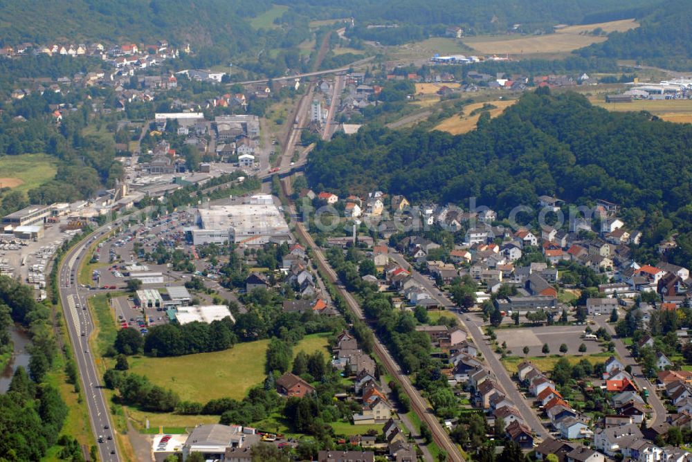 Aerial photograph Idar-Oberstein / OT Weierbach - Blick auf den Ortsteil Weierbach von Idar-Oberstein. Weierbach bildete sich um 300 n.Chr. aus einer Römersiedlung heraus und ist bekannt für das Julchen, die Braut des berühmten Räuberhauptmannes. Wo einst der Hannes durch den Wald, d. h. der Schinderhannes, gehaust hat, sitzen heute die Spießgesellen. Es sind Weierbacher Vereinsmitglieder beim Spießbratenessen. Die lokale Symbolfigur ist der Spitzbub: Die Weierbacher trugen diesen Beinamen. Seit 1969 ist Weierbach Ortsteil von Idar-Oberstein, mit inzwischen fast 3.000 Einwohnern. Kontakt: Weierbach Stadt Idar-Oberstein, Georg-Maus-Str. 1, 55743 Idar-Oberstein, Tel.: 06781/64-0,