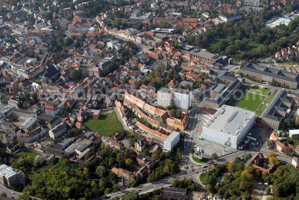 Aerial photograph Weimar - Blick auf die Stadt Weimar um den Weimarplatz. Am Platz befinden sich das Einkaufscenter Weimar Atrium und das Landesverwaltungsamt Thüringen.