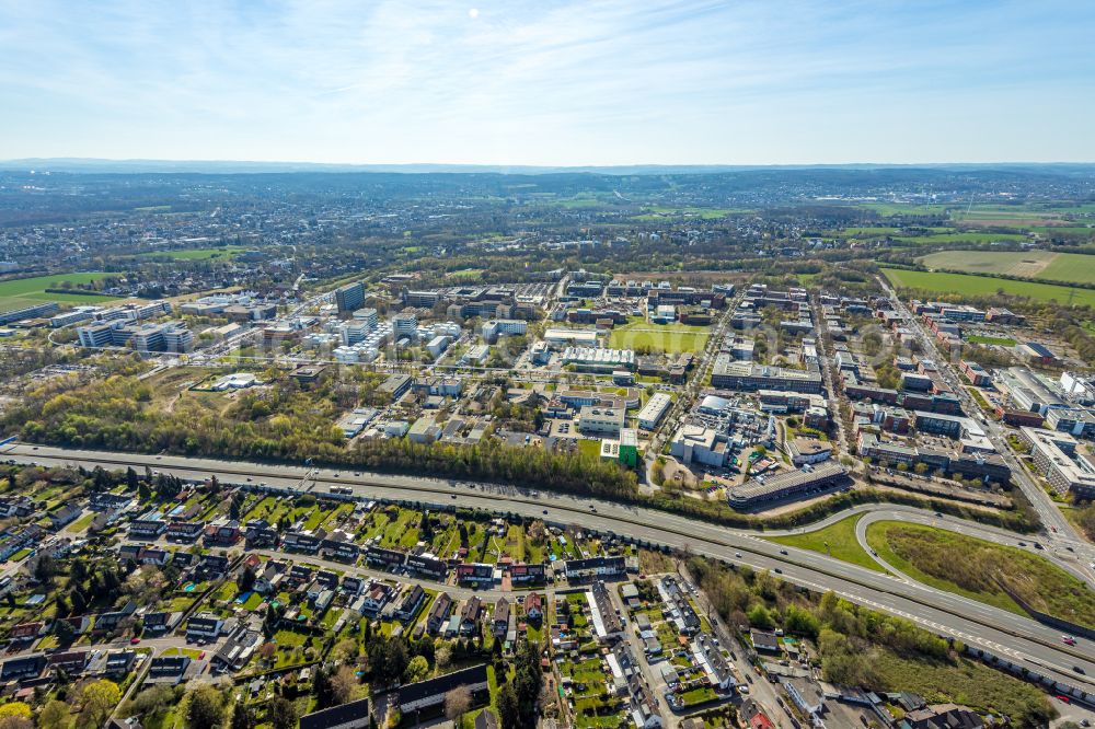 Aerial photograph Dortmund - City view in the city area with TU, industrial park and BAB A40 in Dortmund in the Ruhr area in the state of North Rhine-Westphalia, Germany