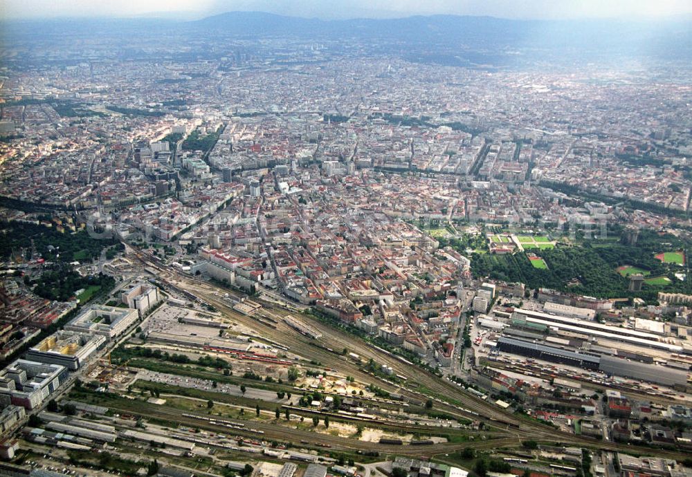 Aerial image Wien (Österreich) - Blick auf das Stadtzentrum von Wien(Österreich) . Im Vordergrund ist der Nordwestbahnhof und der Augarten zu sehen.