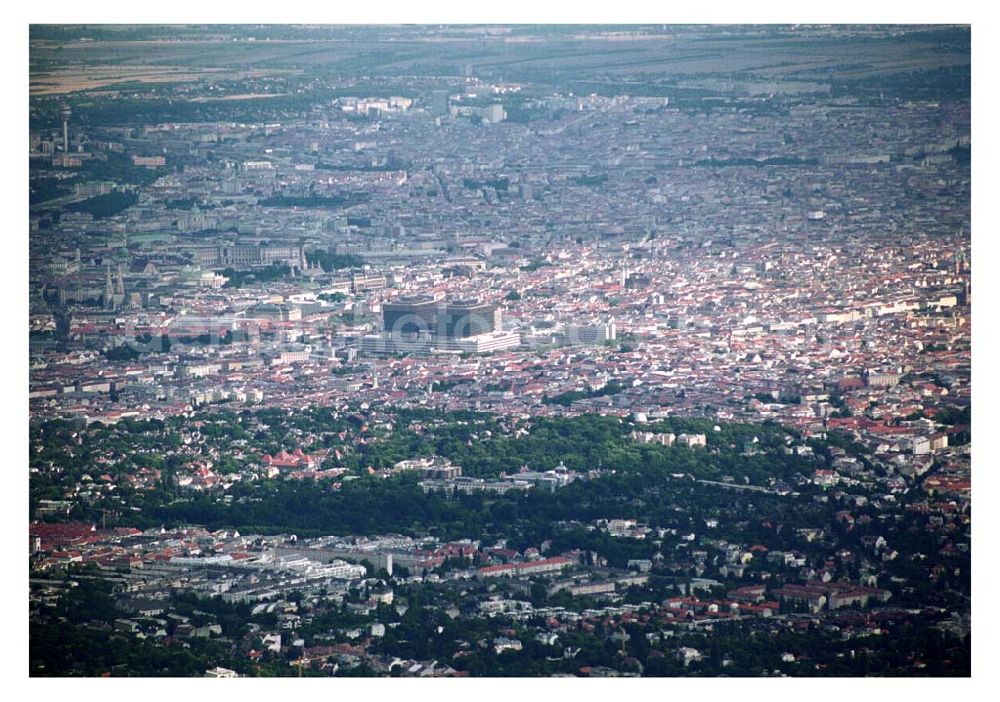 Aerial image Wien - Blick von Nordwest über Wien. Im oberen linken Bildbereich ist die Hofburg und das Allgemeine Kranken Haus (AKH) zu sehen.