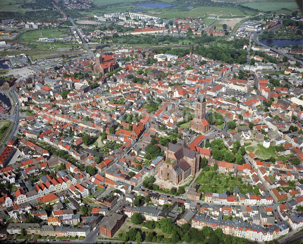 Wismar from the bird's eye view: Blick auf die historische Altstadt von Wismar mit den drei gotischen Backsteinkirchen St. Marien, St. Nikolai und St. Georgen. Das Emsemble gehört zum Weltkulturerbe der UNESCO. View of the historic old town of Wismar with the three Gothic brick churches of St Mary's, St. Nicholas and St. Georgen. The Emsemble World Heritage by UNESCO.