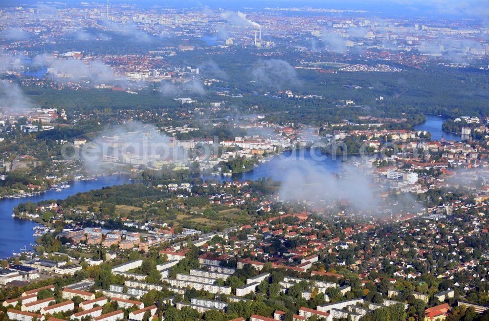 Aerial photograph Berlin - Cityscape traversed by clouds overlooking the autumnal district of Koepenick along the river Dahme witha view of the Rohrwall-Island in Berlin. Residential areas and green space along Wendenschlossstrasse