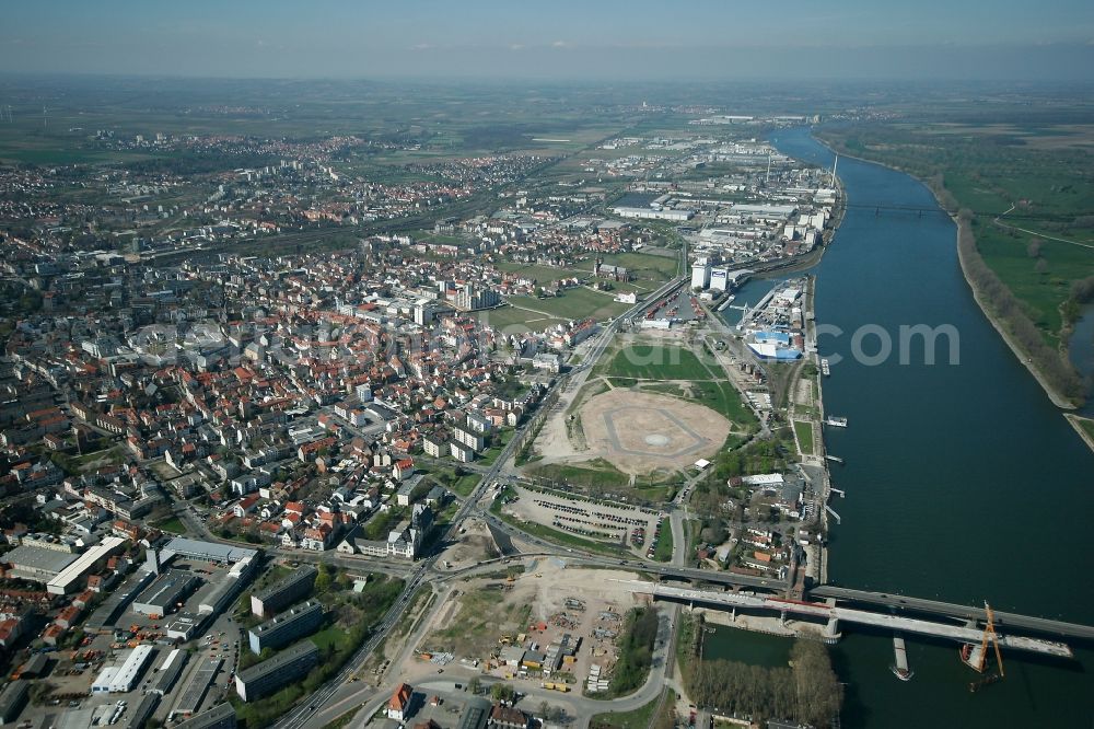 Aerial image Worms - City view of the residential area in Worms at the bank of the river Rhine in the state of Rhineland-Palatinate. The federal highway B47 rund across the river