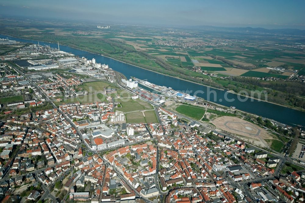 Worms from the bird's eye view: City view of the residential area and the fairground of the Backfischfest in Worms at the bank of the river Rhine in the state of Rhineland-Palatinate