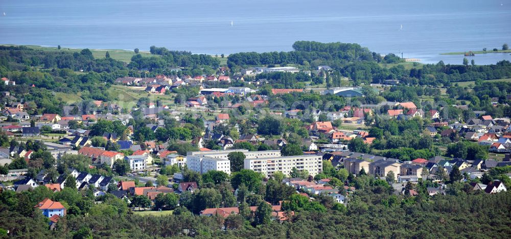 Aerial photograph Zinnowitz - Stadtansicht von Zinnowitz und Ostsee auf der Insel Usedom in Mecklenburg-Vorpommern. Cityscape of Zinnowitz and Baltic Sea at the island Usedom in Mecklenburg-Western Pomerania.