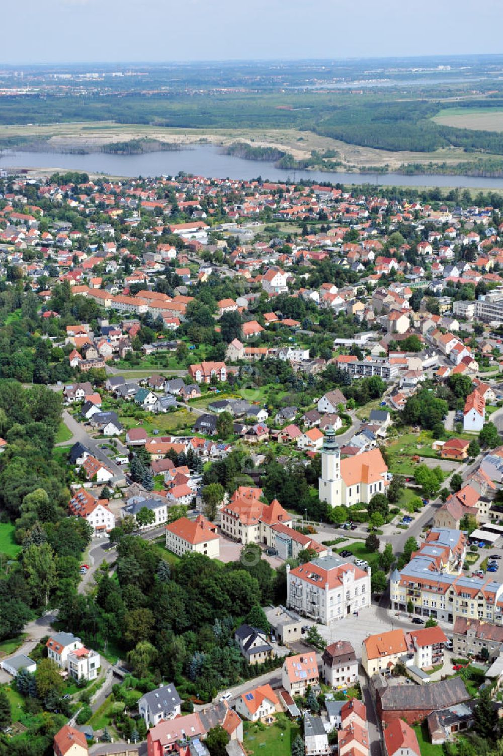 Aerial photograph Zwenkau - Stadtansicht mit Stadtkirche und Rathaus mit Stadtverwaltung von Zwenkau in Sachsen. Cityscape with church and Townhall with municipality of Zwenkau in Saxony.