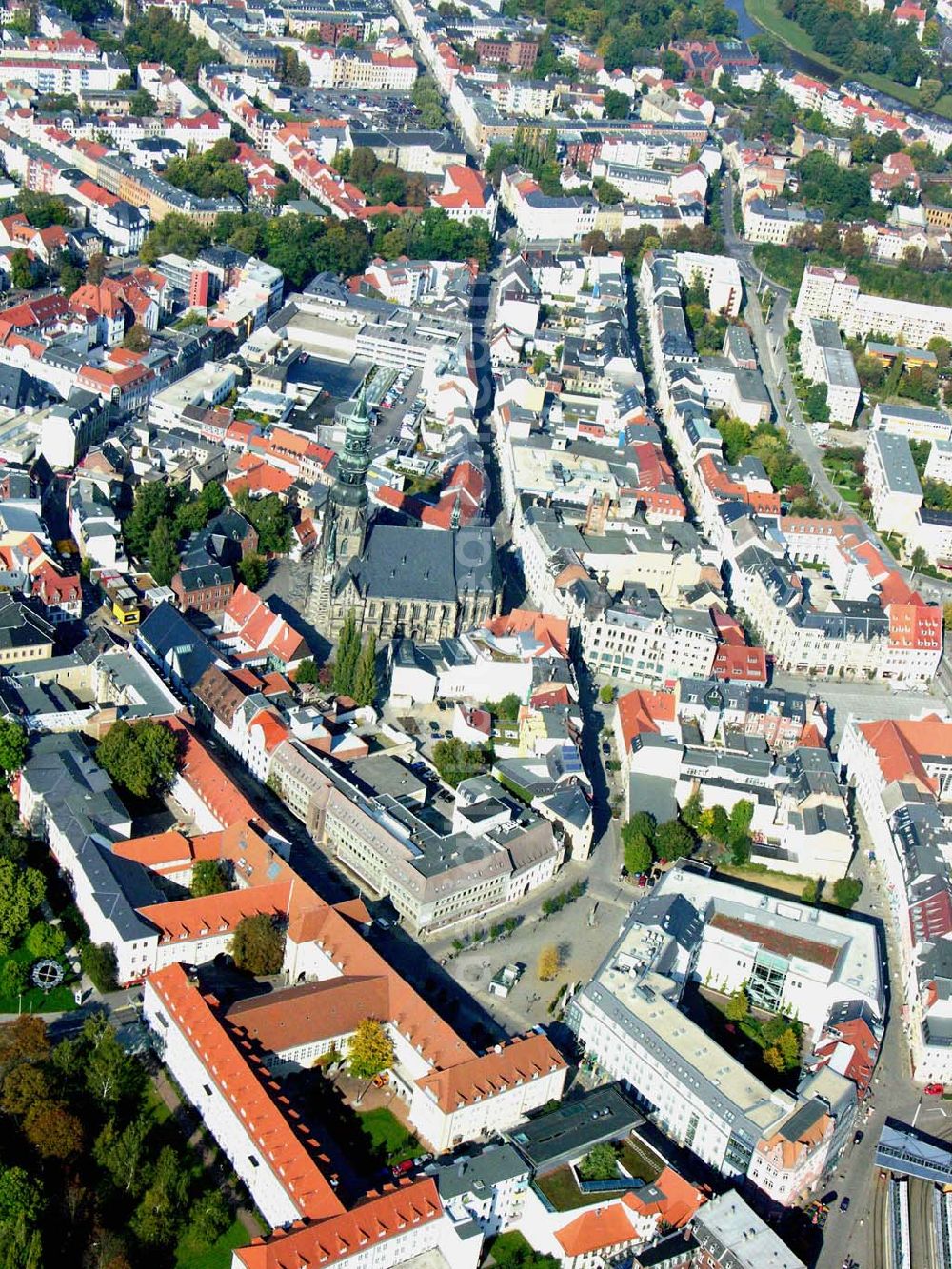 Zwickau / Sachsen from the bird's eye view: Die Zwickauer Marienkirche (seit 1935 auch Dom St. Marien) ist eines der bedeutendsten Bauwerke obersächsischer Spätgotik, ein Baudenkmal von Rang. Ev.-luth. Dompfarramt, St. Marien Zwickau, Domhof 10, 08056 Zwickau oder Oberbürgermeister: Dietmar Vettermann, Telefon: (03 75) 83-0, Fax: (03 75) 83 83 83