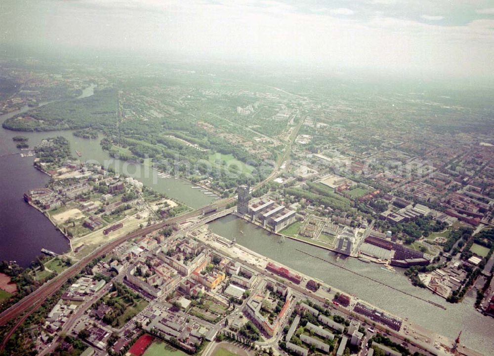 Berlin - Friedrichshain from the bird's eye view: Wohngebiete an der Halbinsel Stralau in Berlin - Friedrichshain