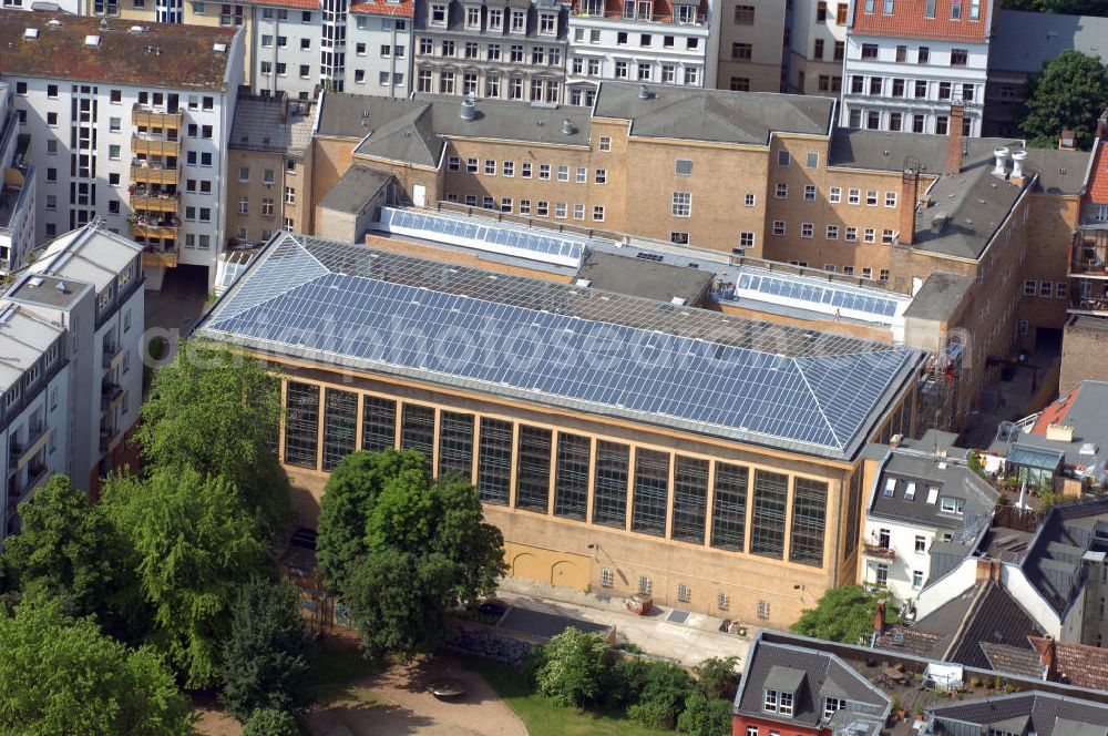 Aerial image Berlin - Sicht auf das Stadtbad Mitte in Berlin. Das Schwimmbad gehört zu der Berliner Bäder-Betriebe AöR, dem größten Badbetreiber Europas. View to the Swimming Bath Mitte in Berlin. The indoor swimming pool belongs to the company Berliner Bäder-Betriebe AöR. It is the biggest bath operator in Europe.