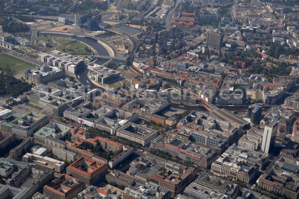 Aerial photograph Berlin - Blick über Berlin-Mitte. Deutlich zu erkennen sind die Straßen Unter den Linden, die Friedrichstraße und die Wilhelmstraße, der Bahnhof Friedrichstraße, sowie der Hauptbahnhof und das Reichstagsgebäude, dazwischen schlängelt sich der Spreebogen.