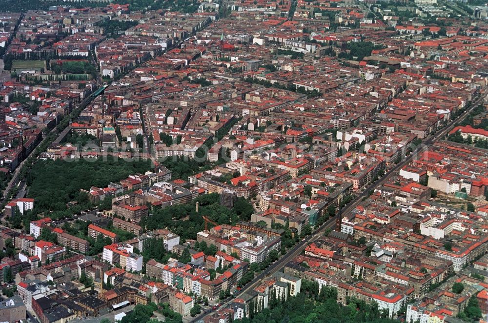 Berlin from above - The city district of Berlin Prenzlauer Berg Prenzlauer Allee and between Schoenhauser Avenue is a popular trendy neighborhood of the capital. The living quarters from the period have here many trendy bars and restaurants in Paterre. The homes landscape is broken up by the green areas from Kollwitz Platz, the Jewish cemetery and the park to the water tower in the Knaak road